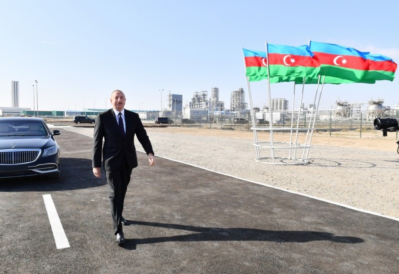 Prezident arıçılıq məhsulları mağazasının açılışını etdi